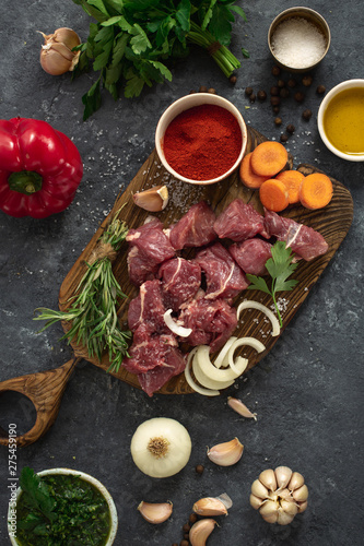 Fototapeta Naklejka Na Ścianę i Meble -  Cuts beef with vegetable. kitchen table with ingredients cooking meat and veggies