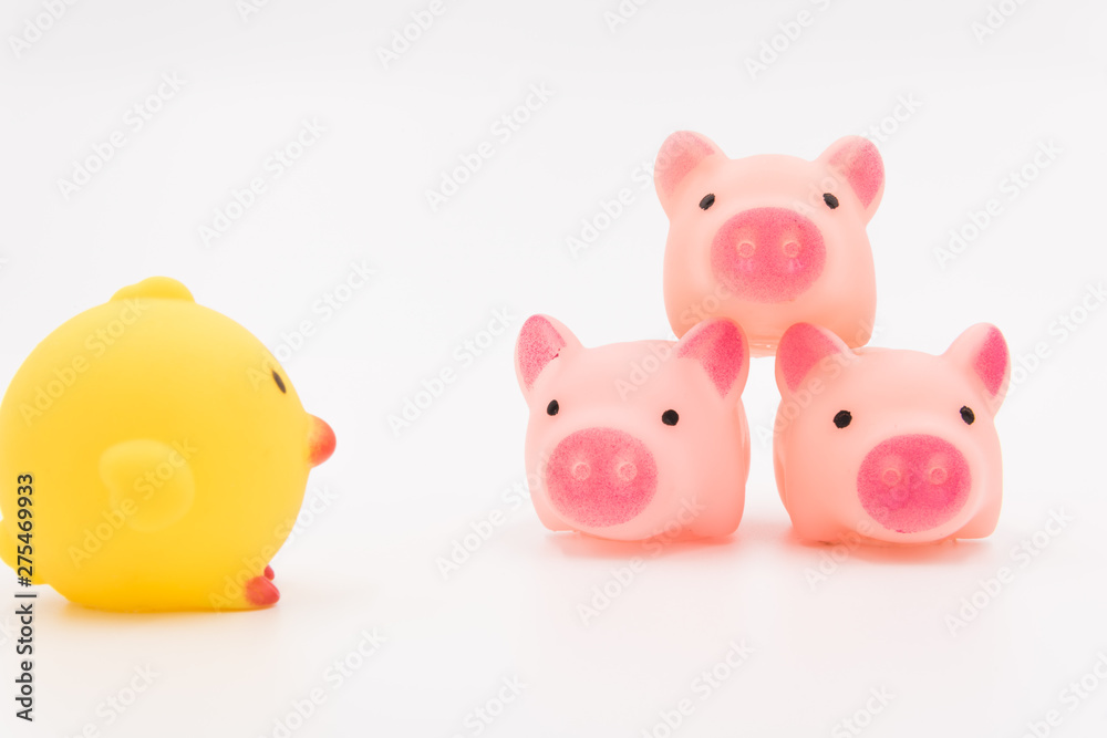 Cute yellow chicken and pink pig plastic toy simulation neat team training scene