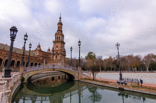 Tourism in the city of Seville, Plaza de España, Triana neighborhood, Rio Guadalquivir ... © Jorge Fuentes