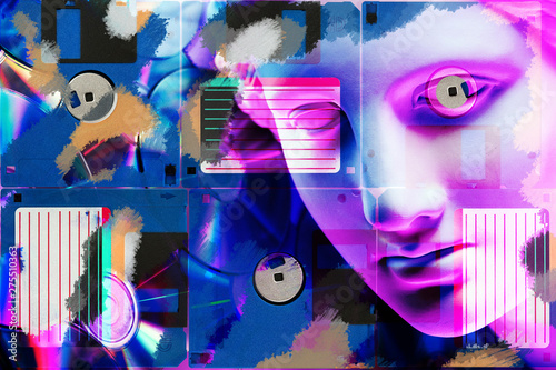 Moderne conceptuele kunstaffiche met gezichts oud standbeeld en diskette. Collage van hedendaagse kunst.