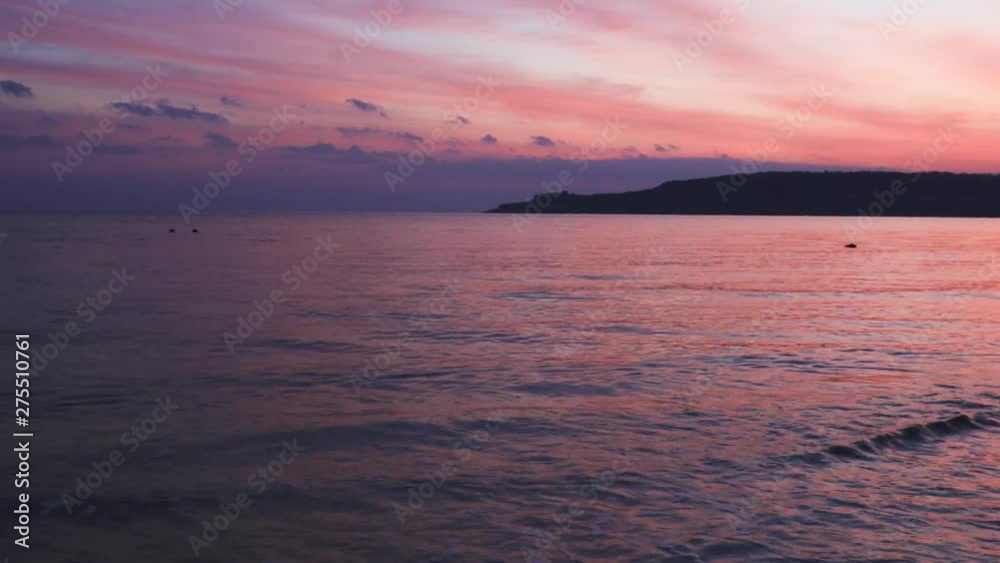 夕暮れ時の海とさわやかな空 夕暮れ時の海とさわやかな空