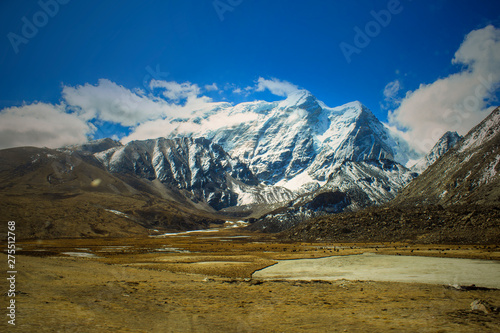 mountains in Sikkim © Tanmay Ganesh Dhonde