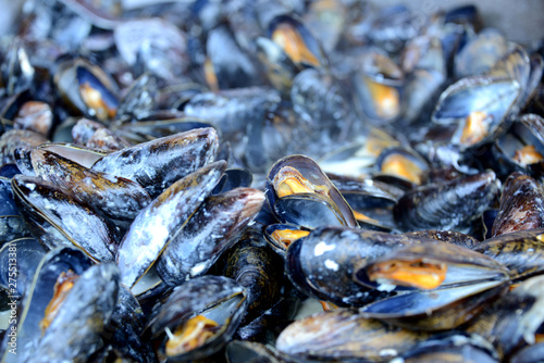 open mussels in seafood restaurant