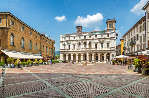 Fototapeta Naklejka Na Ścianę i Meble -  View of piazza Vecchia, Bergamo