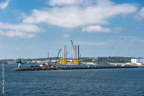 Der Hafen von Mukran auf Rügen © stefan