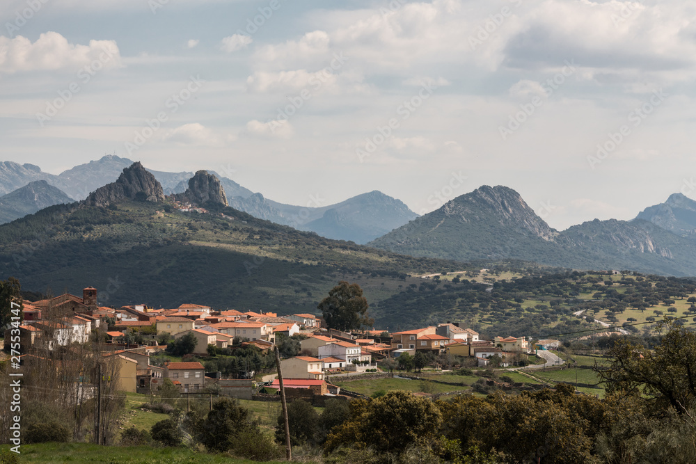 Village of Retamosa and the characteristic mountain range of the Villuercas Ibores Jara Geopark in Extremadura