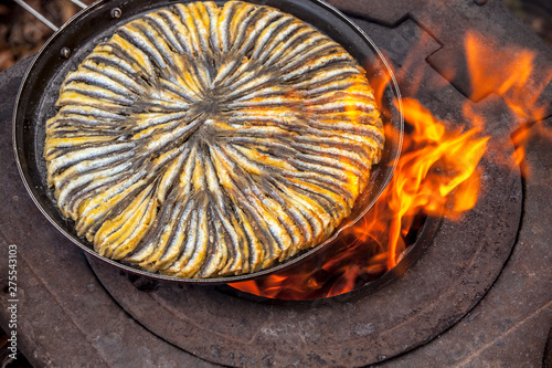 Frieding anchovies, hamsi