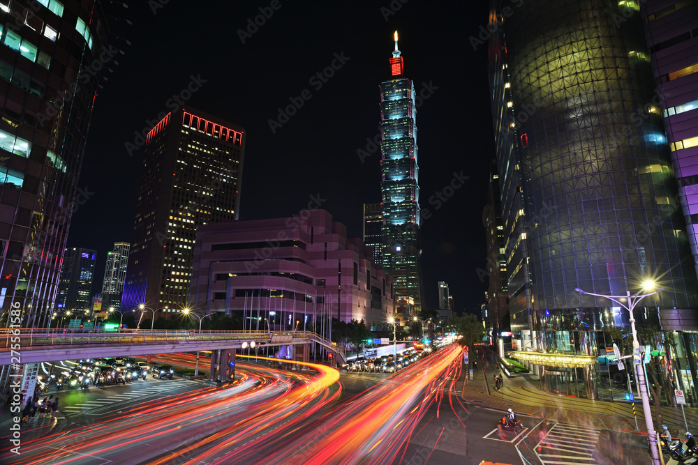 Obraz premium Night with lights of traffic in Taipei 