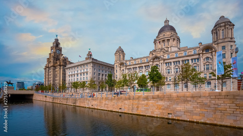 Obraz na płótnie Liverpool Pier Head with the Royal Liver Building, Cunard Building and Port of Liverpool Building w salonie