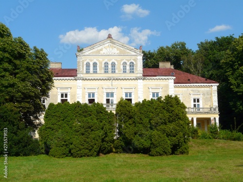 ZŁOTY POTOK , POLSKA-Zabytkowy pałac