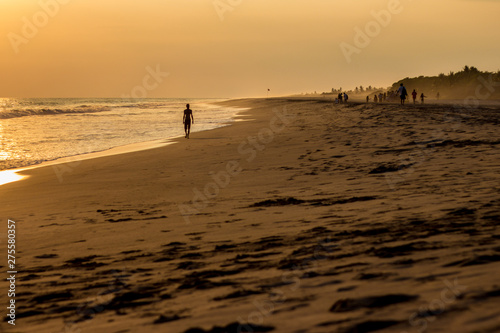 atardecer en la playa 