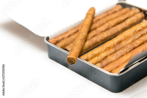 Tableau sur toile Box of cigarillos on a white background