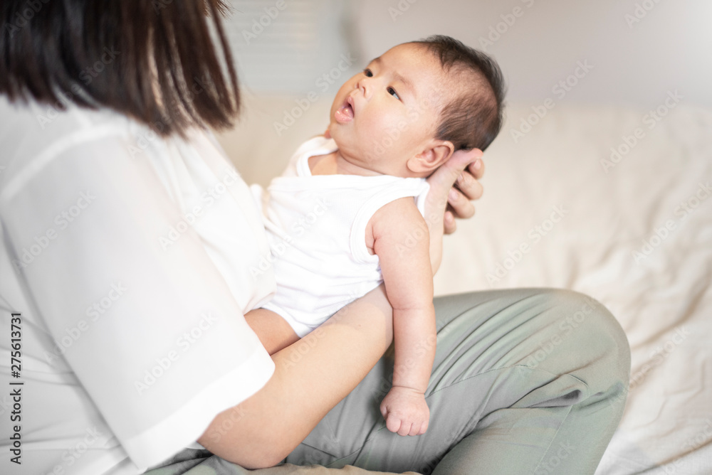 Fototapeta premium Adorable New born baby resting in mothers arms.