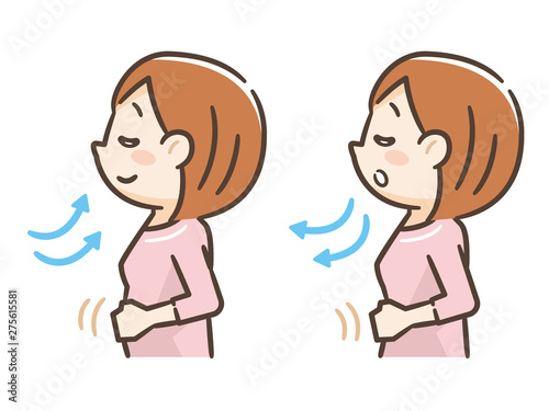 深呼吸をする若い女性