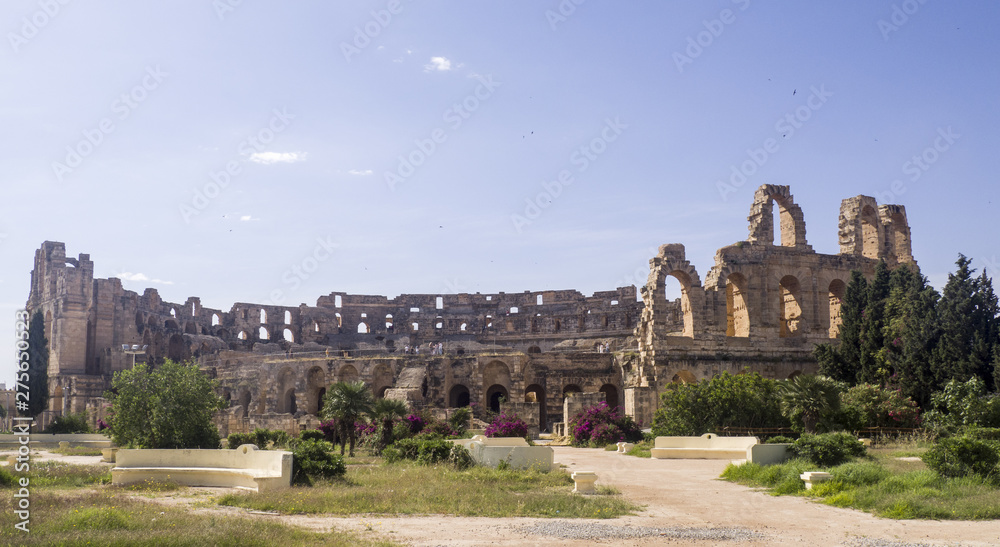 Fototapeta premium Amphitheater Ej-Djem, Tunisia, at the sun