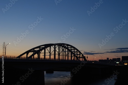夕暮れの橋 © cheese