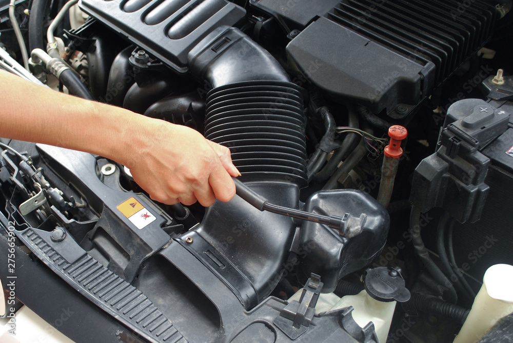 Car radiator system Maintenance of opening the radiator cap Car cooling system.
