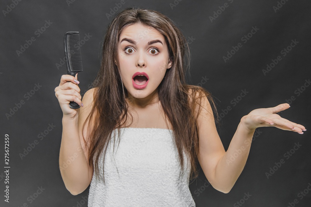 Obraz premium Hair Care. Closeup Of Beautiful Girl After Bath Hairbrushing Healthy Straight Brown Hair. Young Woman Brushing Her Long Wet Hair With Wooden Comb. Health And Beauty Concept.