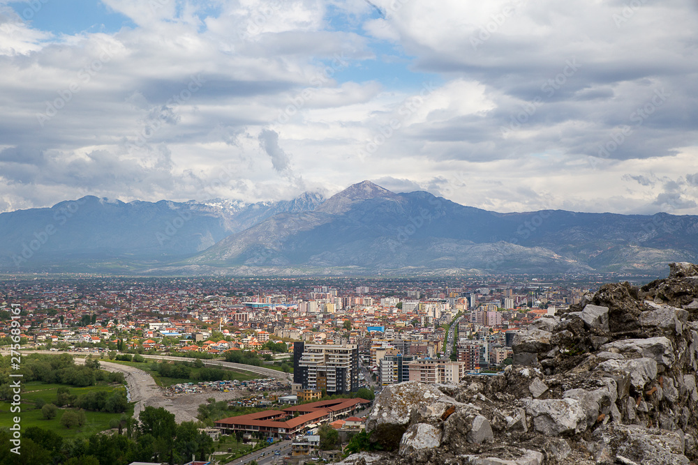 Blick von der Burg Rozafa bei Shkodra, Albanien, auf die Stadt Shkodra