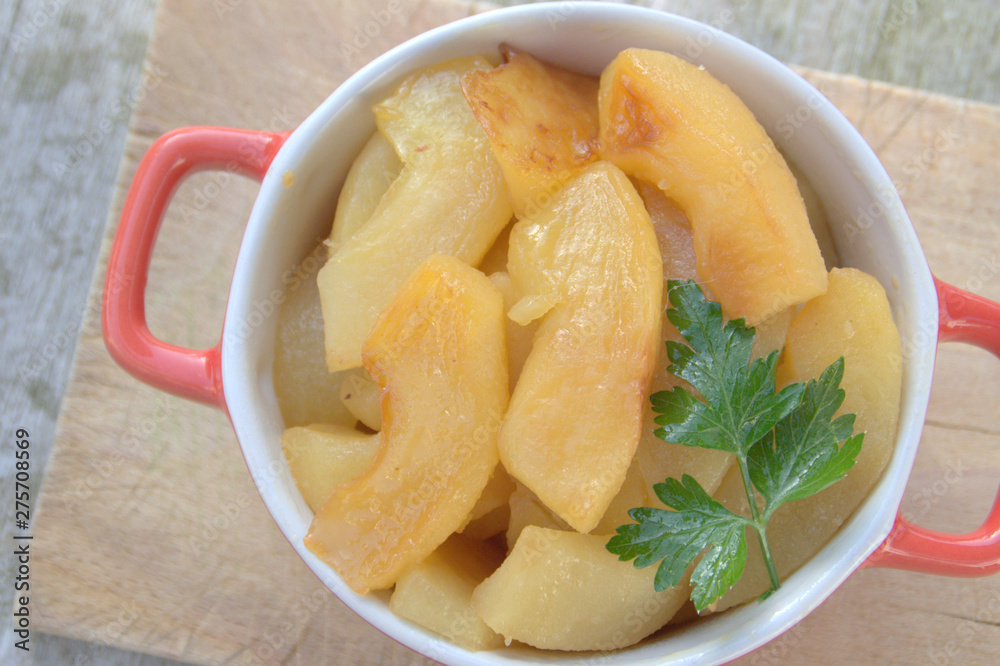 pommes cuites en cocotte ,légume fruit pommes cuites en cocotte ,légume fruit