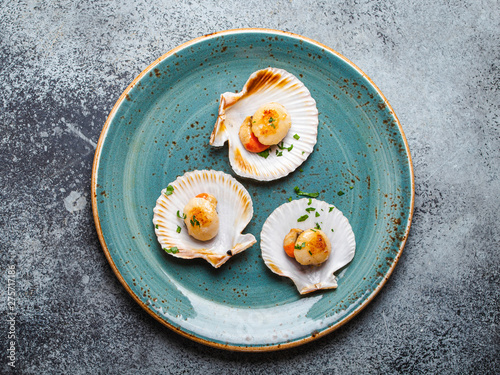 Fototapeta Naklejka Na Ścianę i Meble -  Tasty grilled scallops