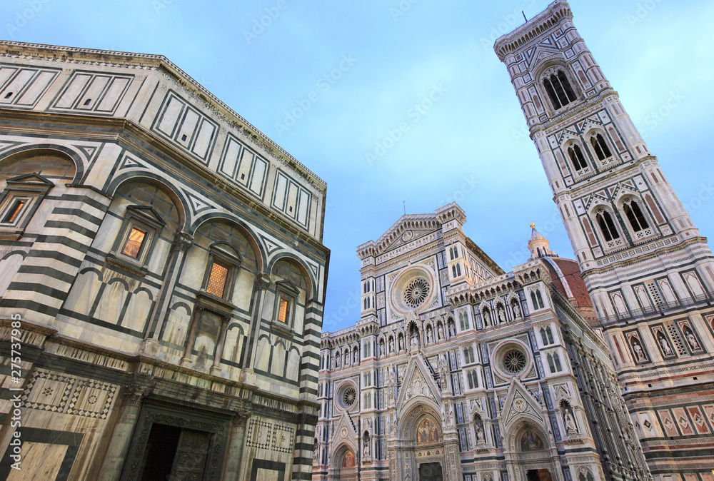 Fototapeta premium Renaissance cathedral Santa Maria del Fiore in Florence by night, Italy