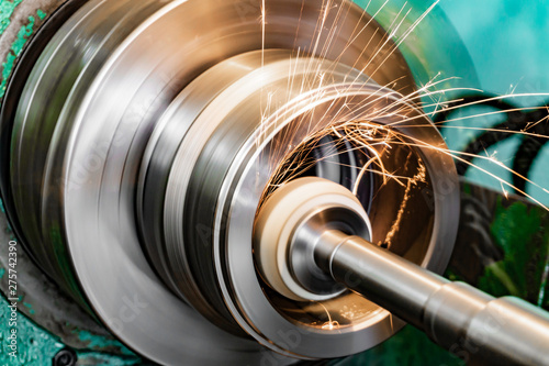 Fotografía Metal grinding, internal grinding with an abrasive wheel on a high-speed spindle of a circular grinding machine