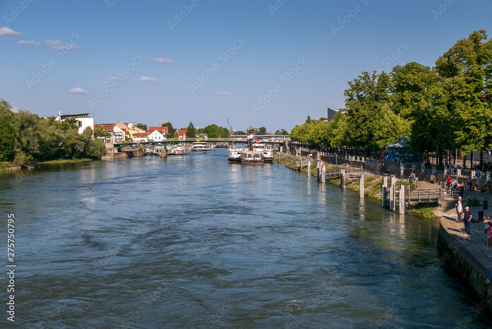 Obraz premium Panorama of old Regensburg embankment