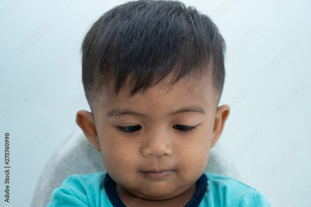 Baby has an allergic reaction to the eye,  Urticaria in food allergy patien