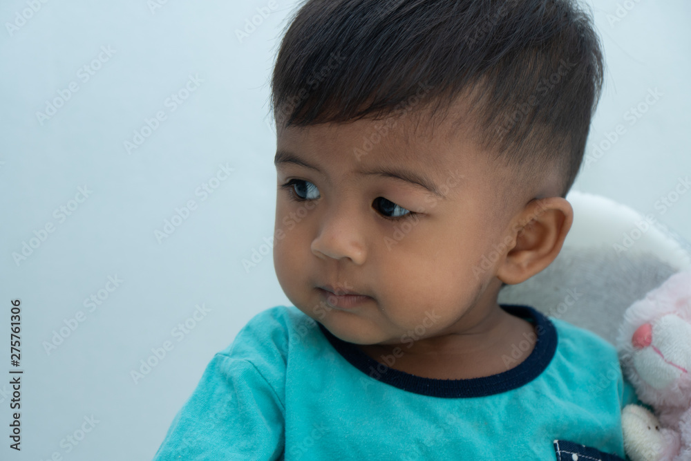 Baby has an allergic reaction to the eye, Urticaria in food allergy patien Baby has an allergic reaction to the eye, Urticaria in food allergy patien