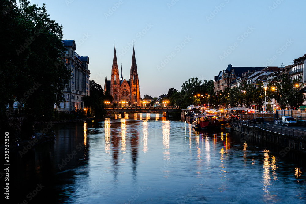 Fototapeta premium Paulskirche Strasbourg am Abend