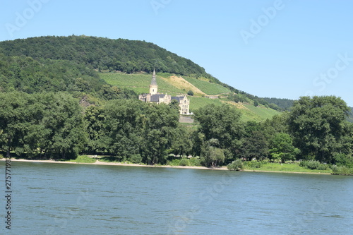 Blick über den Rhein auf Bad Hönningen photo