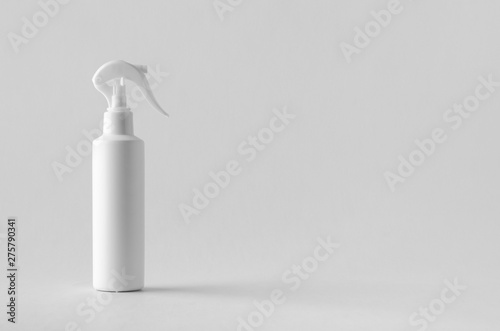 Obraz na plátně White cosmetic trigger sprayer bottle mockup.