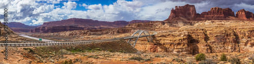 Tableau sur toile The Hite Crossing Bridge is an arch bridge that carries Utah State Route 95 acro