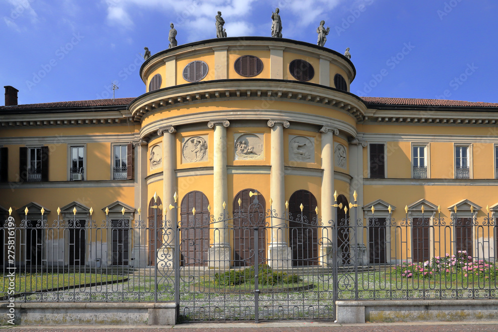 villa saporiti in stile neoclassico a como in italia, saporiti villa in neoclassic style in como city in italy 