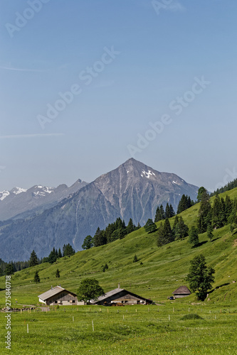 Le Niesen dans les Alpes Suisses © Olympixel