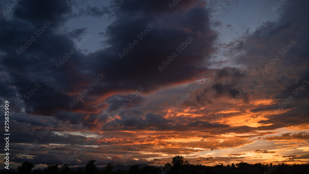 Obraz premium The sunset has beautiful colored clouds for background.