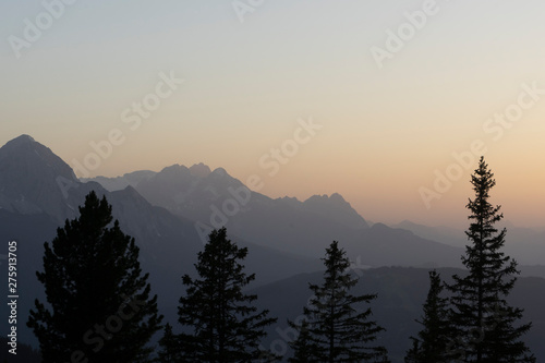 Sonnenuntergang über Mittenwald, von der Hochlandhütte aus