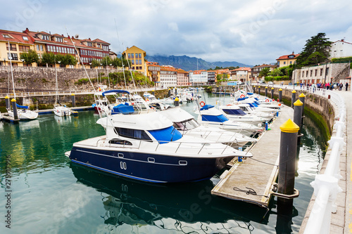Cuadro en lienzo Llanes city marina in Spain