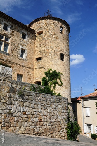 Villages de Montauroux, Cayan et Callas dans le Var (Midi de la France)