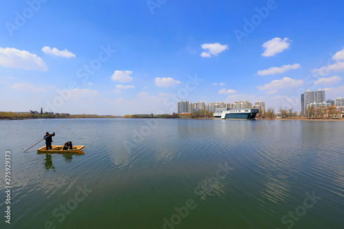 Fototapeta Naklejka Na Ścianę i Meble -  Fishing boats catch nets in lakes, China