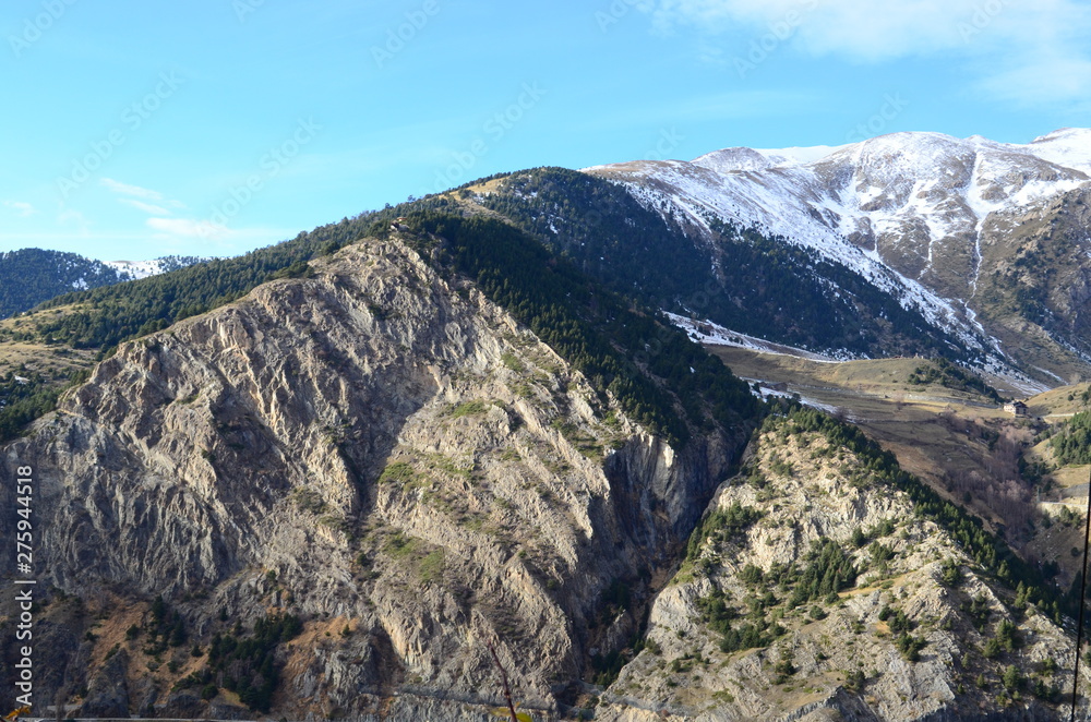 el rock del quer en canillo grandvalira, los pirineos