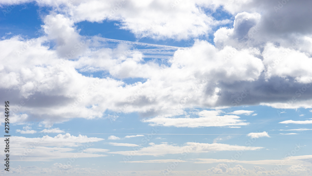 Stürmischer Wolken Himmel am Meer