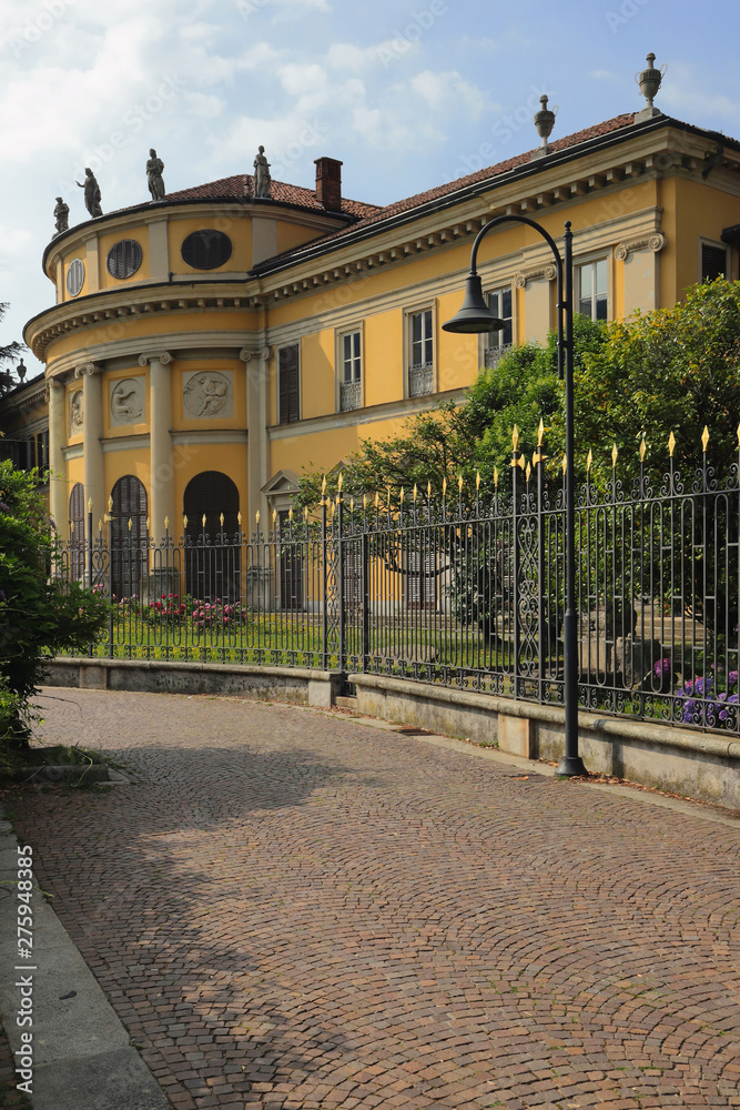 palazzo e villa storici a como in italia 