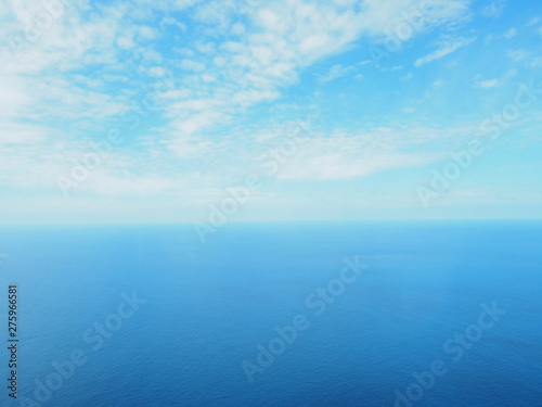 真っ青な海