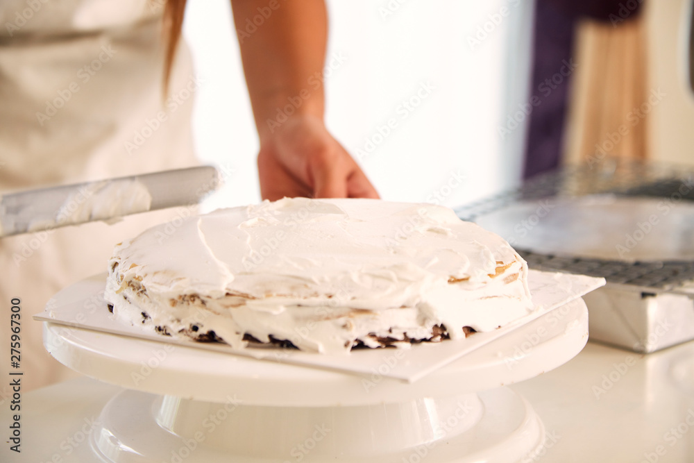 Womon are making in the kitchen. Womon are making in the kitchen.