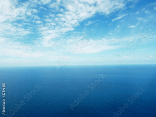 真っ青な海 © TABACO