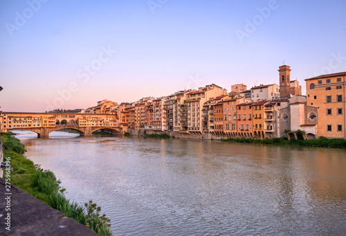 A view of the Arno River and the Ponte Vecchio in Florence, Italy.