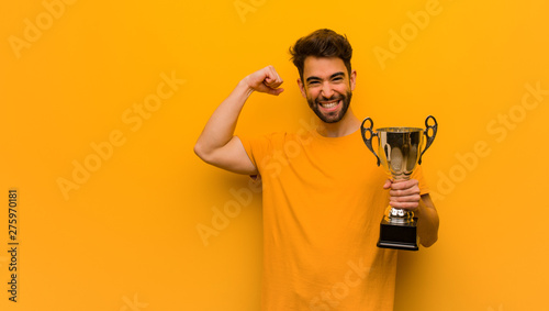 Young man holding a trophy who does not surrender
