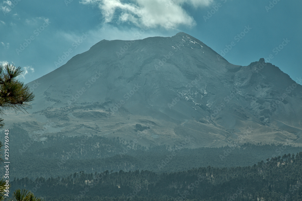 Obraz premium Active Popocatepetl volcano in Mexico
